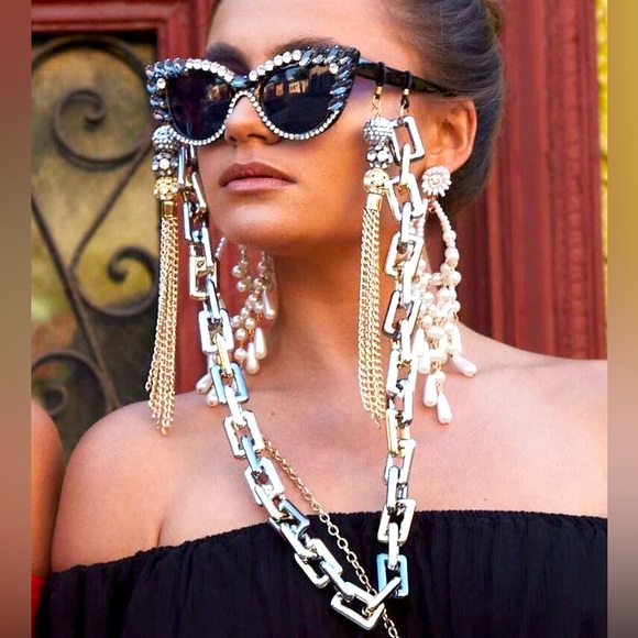 NWOT Meghan Fabulous Famewh*re Funglasses - Picture 1 of 4